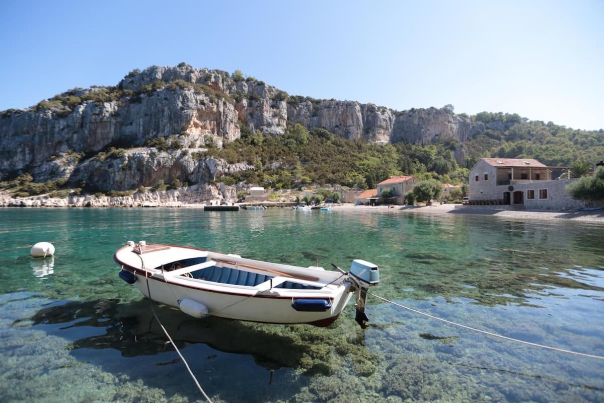 Villa Mateljan Zastražišće Εξωτερικό φωτογραφία