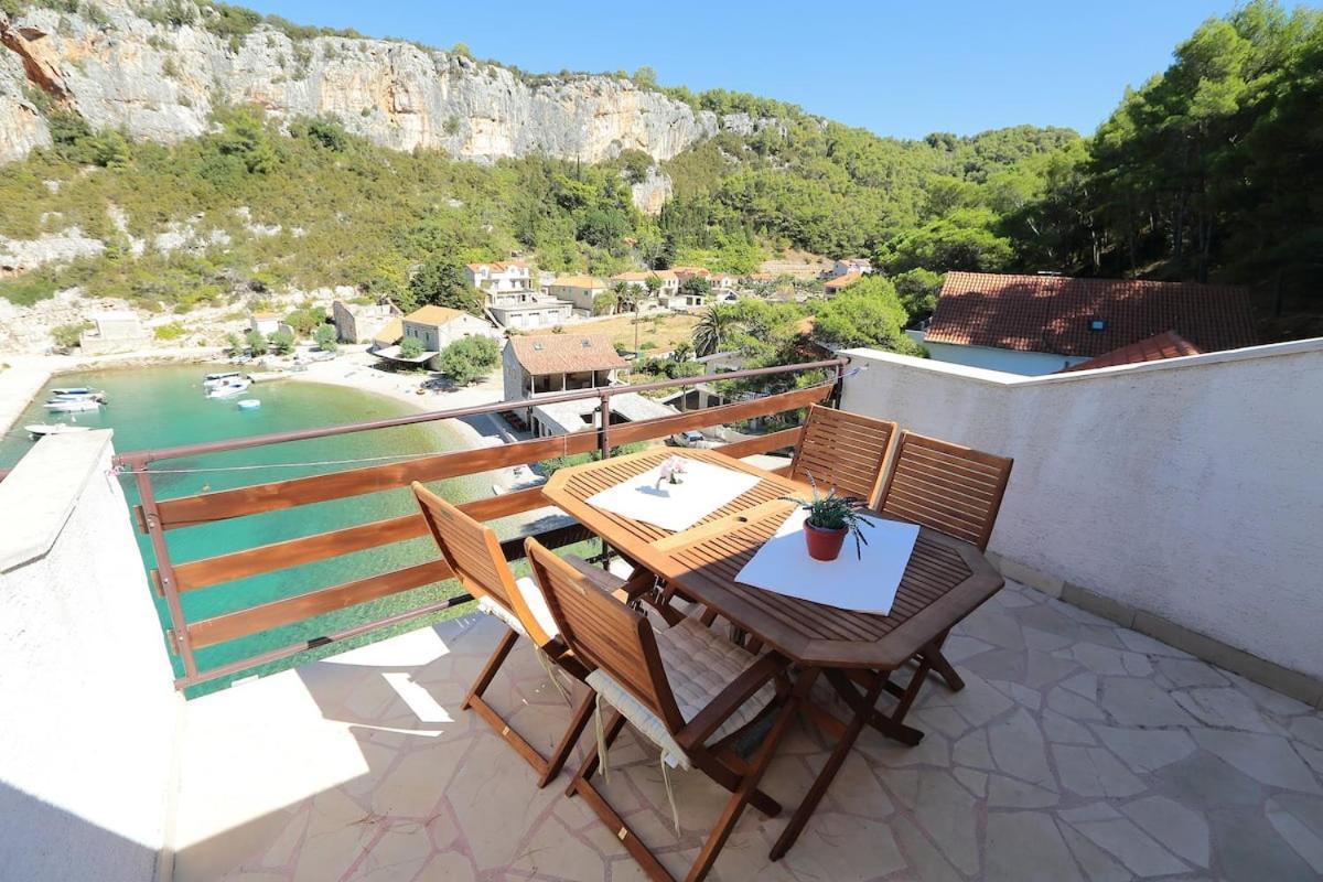 Villa Mateljan Zastražišće Εξωτερικό φωτογραφία