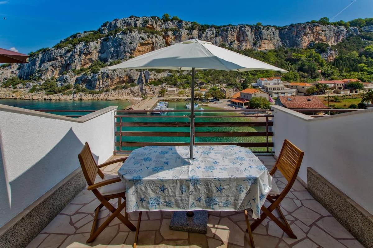 Villa Mateljan Zastražišće Εξωτερικό φωτογραφία
