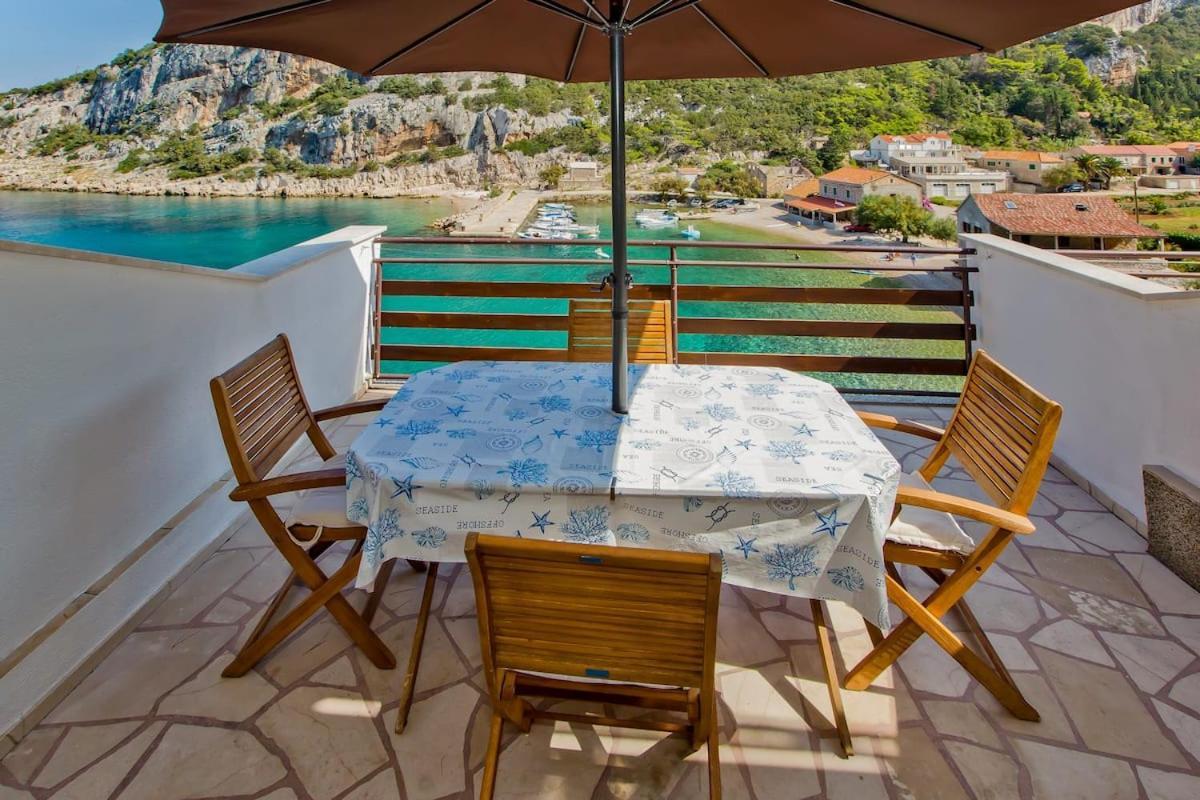 Villa Mateljan Zastražišće Εξωτερικό φωτογραφία