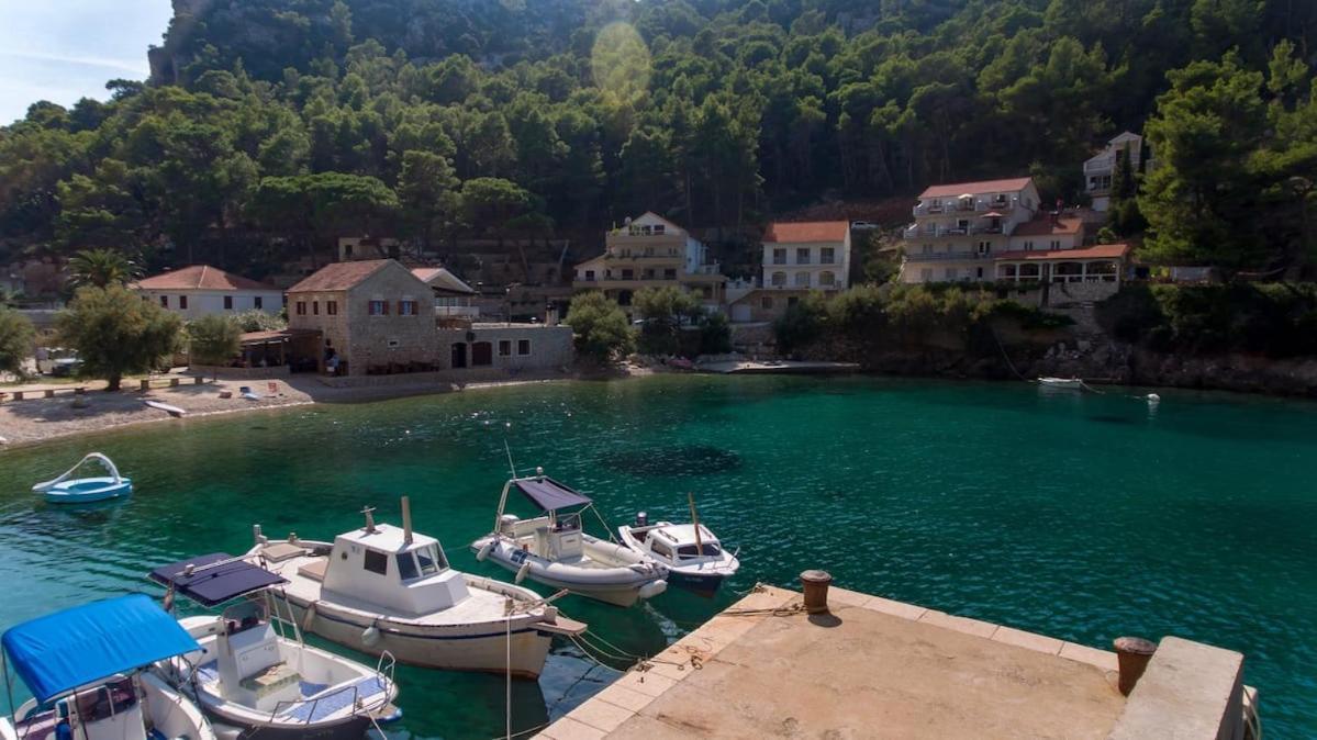 Villa Mateljan Zastražišće Εξωτερικό φωτογραφία
