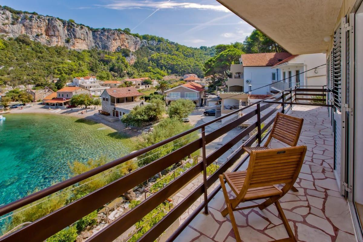 Villa Mateljan Zastražišće Εξωτερικό φωτογραφία