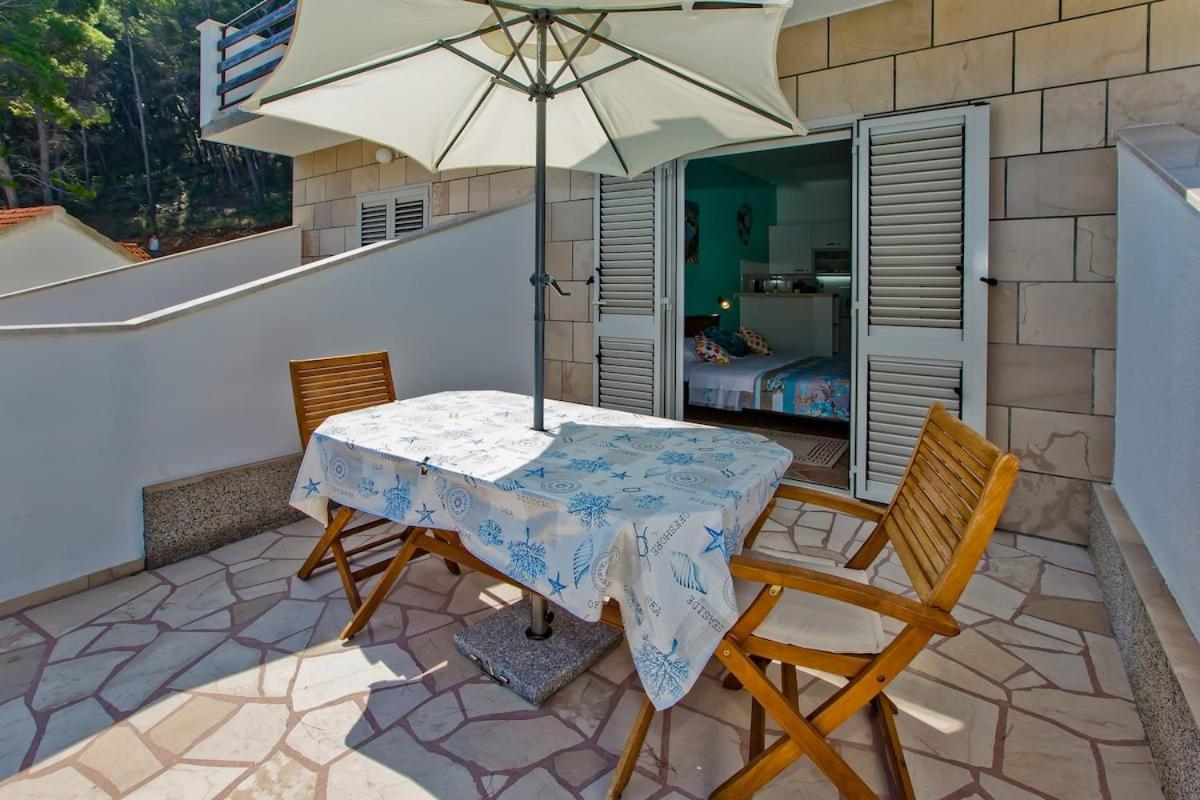 Villa Mateljan Zastražišće Εξωτερικό φωτογραφία