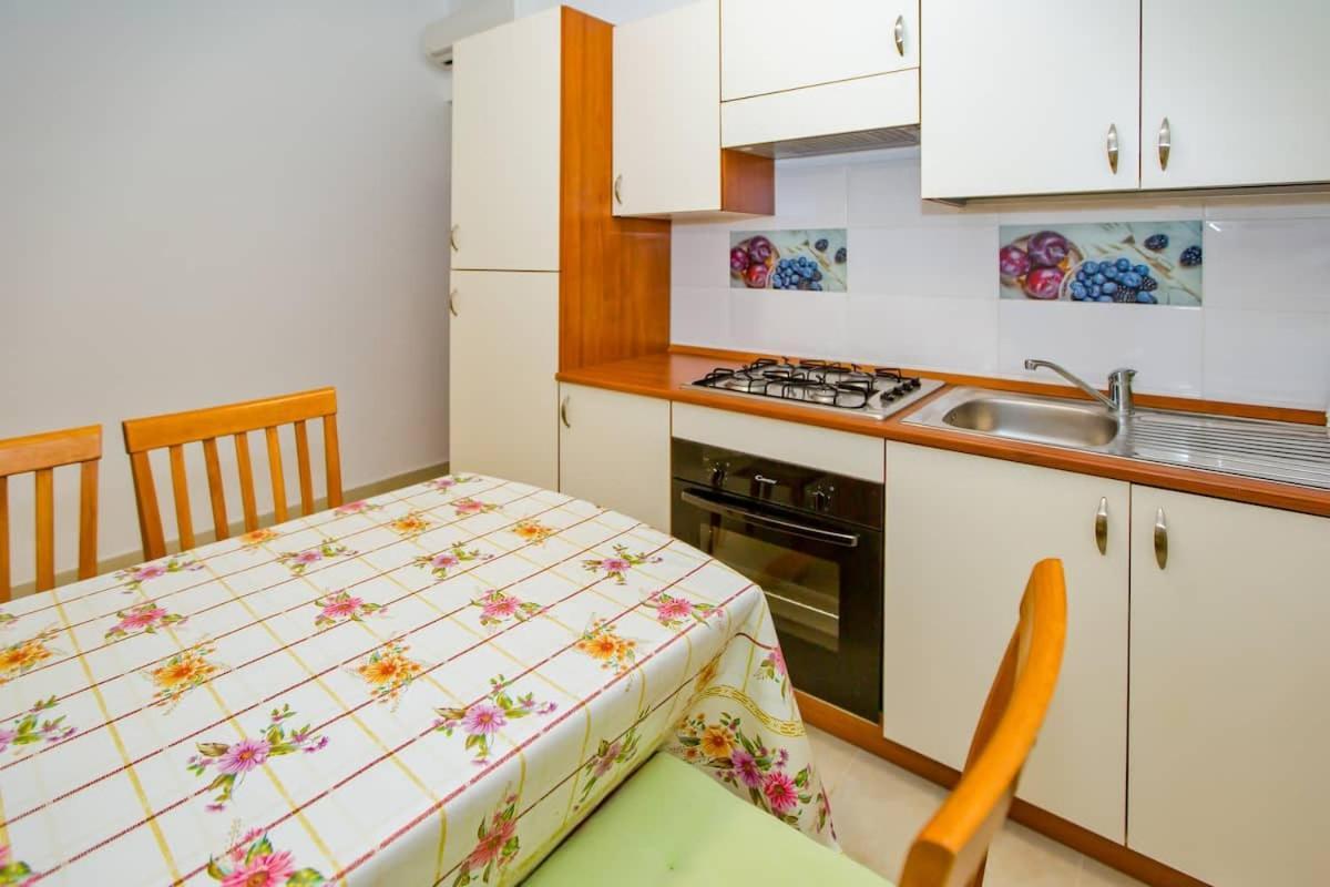 Villa Mateljan Zastražišće Εξωτερικό φωτογραφία