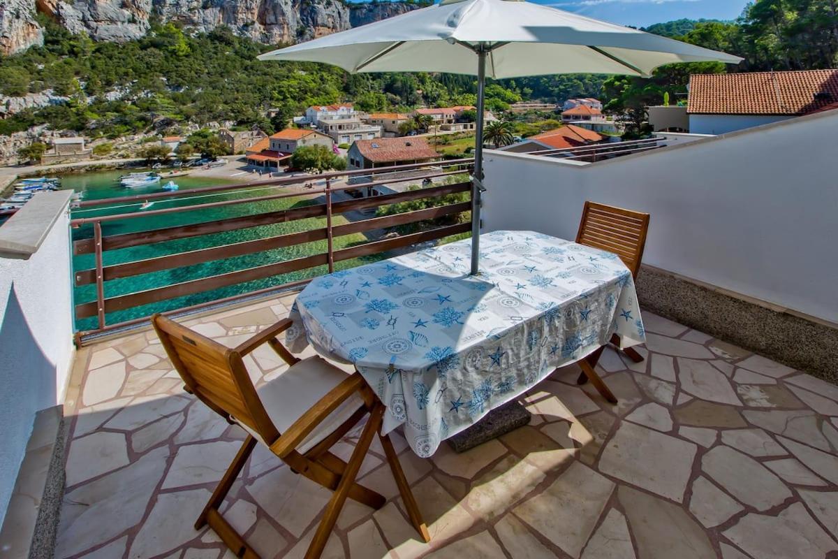 Villa Mateljan Zastražišće Εξωτερικό φωτογραφία