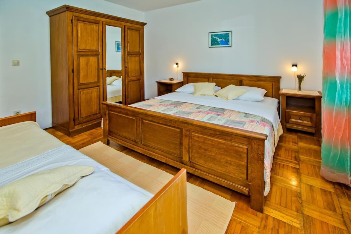 Villa Mateljan Zastražišće Εξωτερικό φωτογραφία