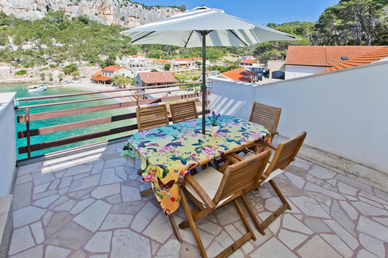Villa Mateljan Zastražišće Εξωτερικό φωτογραφία